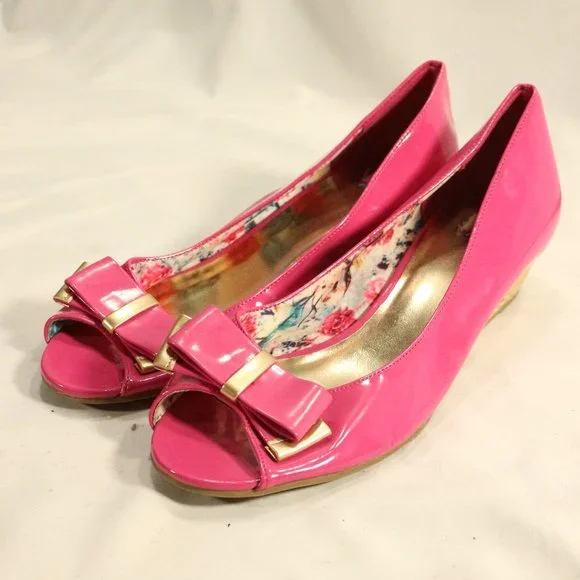 LIV & MADDIE Pink Patent Leather Bow Front Peep Toe Wedges Size 6 - Picture 3 of 10